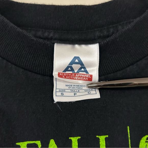 Vintage Fall Out Boy Black Clouds & Underdogs Tour Shirt - Picture 5 of 5